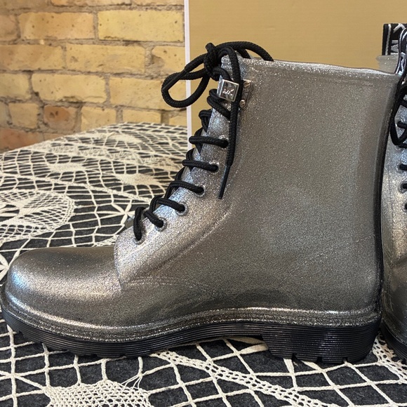 Michael Kors metallic silver lace-up Tavie rainbootie - Picture 4 of 8